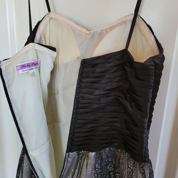 Strapless black full-length gown with silver sparkles in the skirt, size 7/8 - Picture 5 of 14